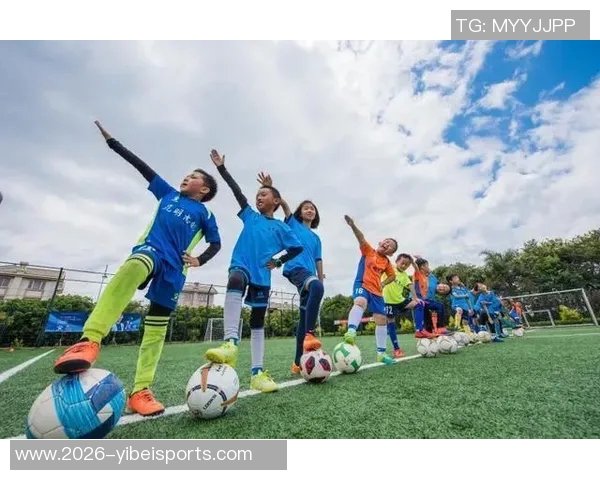 提升孩子足球技能上海少儿足球训练课程全面开启快乐成长之路